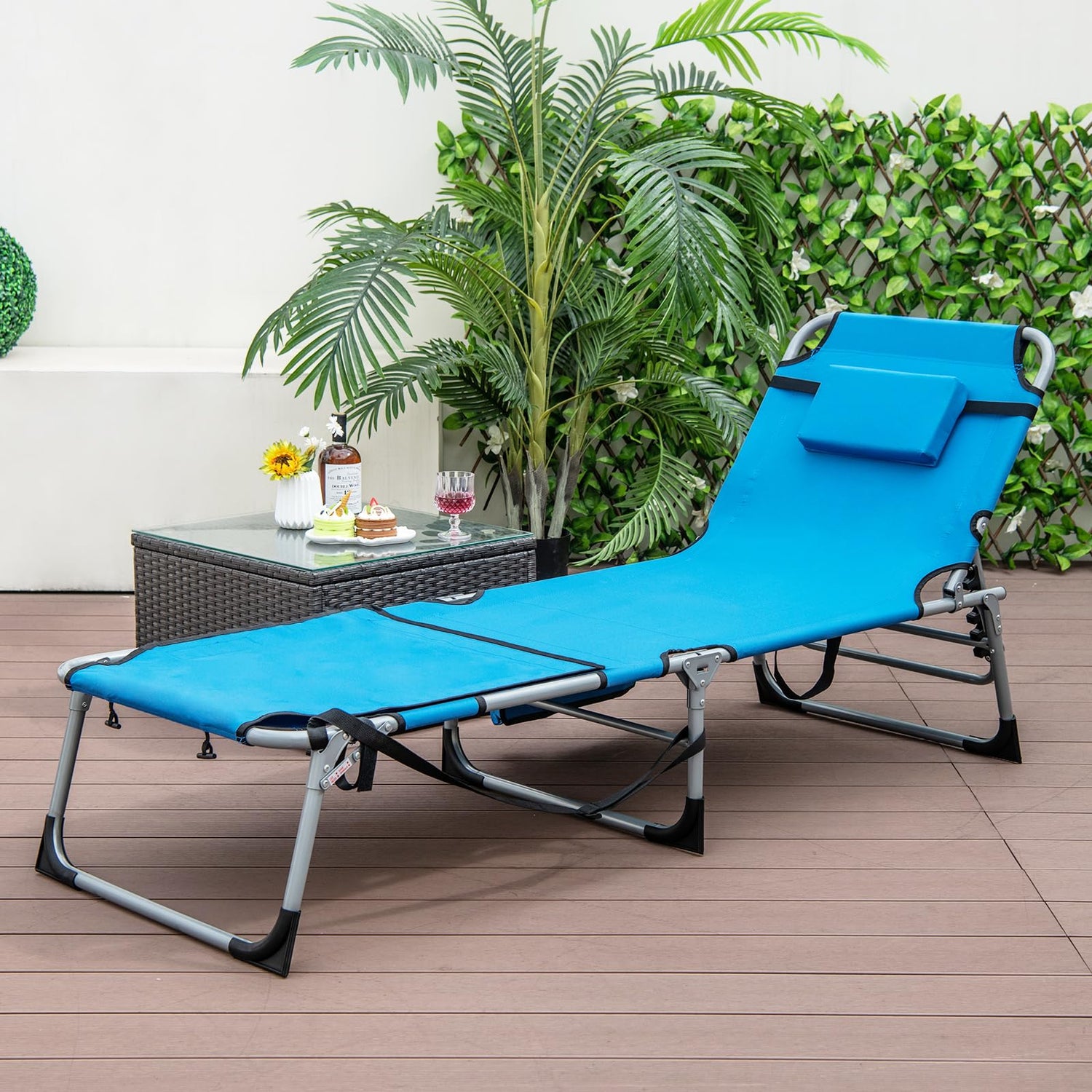 GYMAX Tanning Chair, 400LBS Beach Lounge Chair with Face Arm Hole & Hand Shoulder Strap